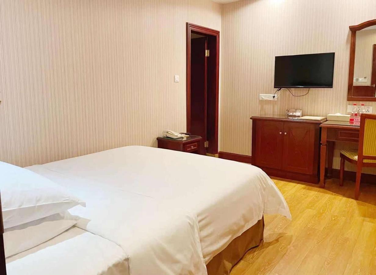 Vienna Hotel In Pinghu Square เซินเจิ้น ภายนอก รูปภาพ