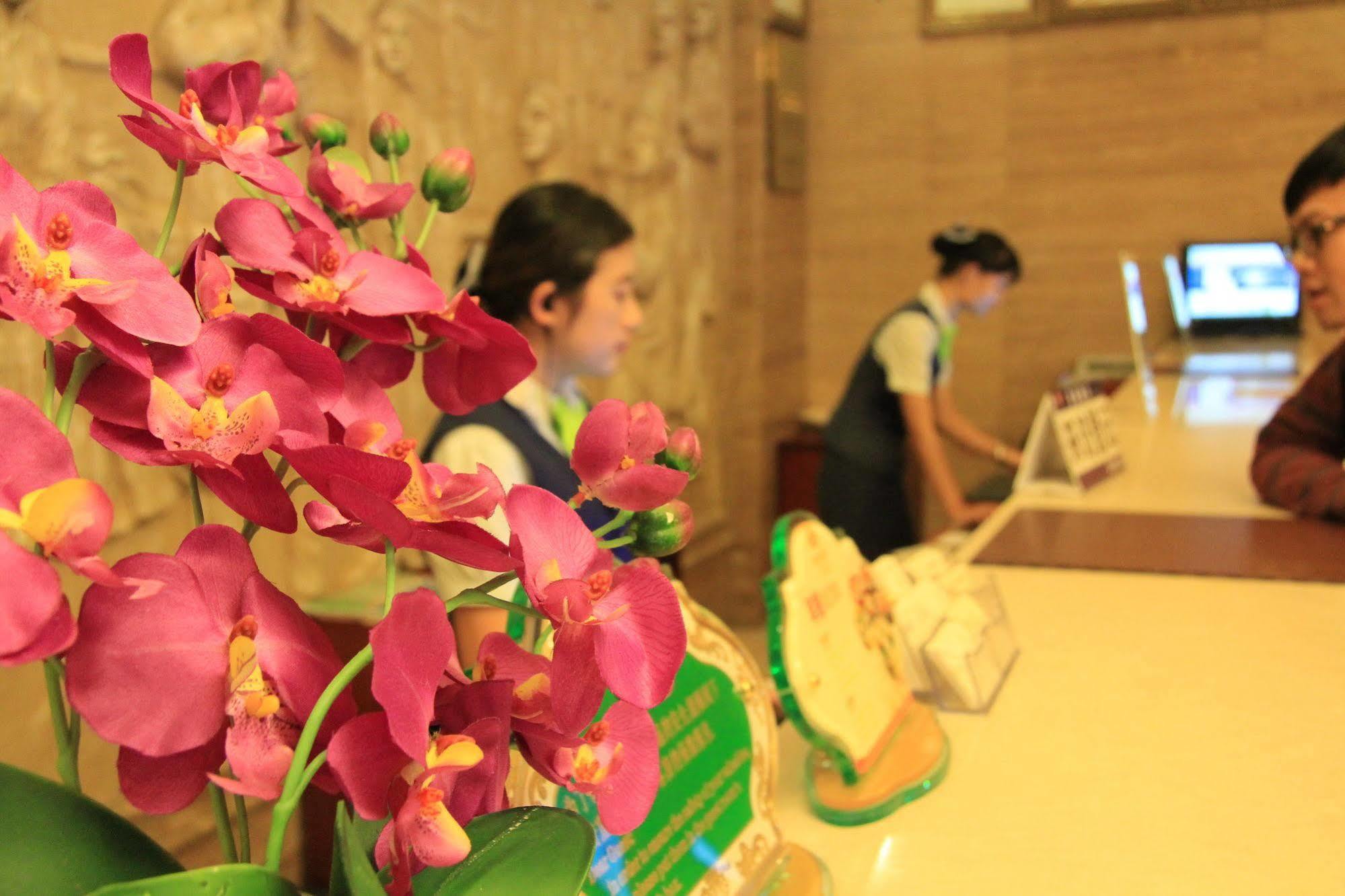 Vienna Hotel In Pinghu Square เซินเจิ้น ภายนอก รูปภาพ